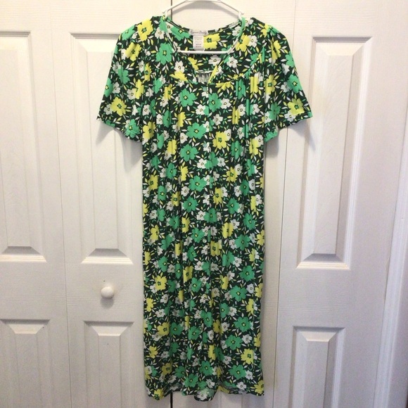 Elegant Emily Women's Green Floral Print Short Sleeve Button Down Duster Gown - Picture 6 of 11